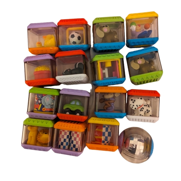 Peek a Boo Blocks Fisher Price - Picture 1 of 1